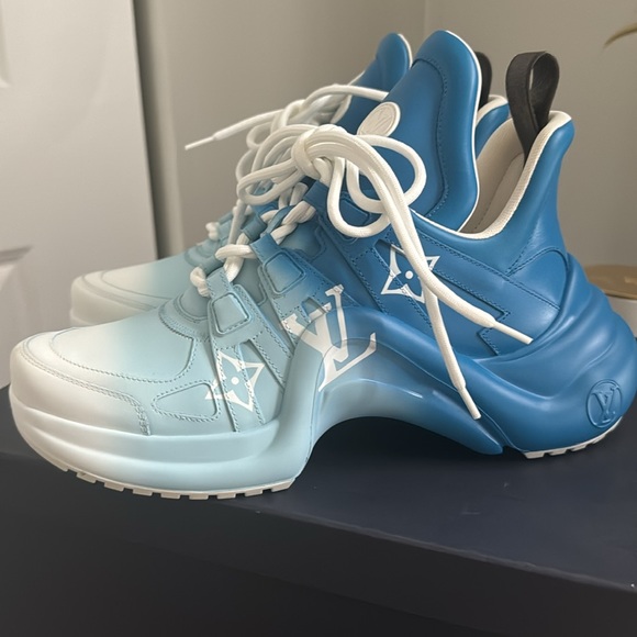 Authentic Louis Vuitton Calfskin LV Archlight Sneakers 39 - Picture 4 of 10